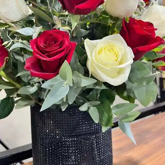 caja pote strass black con rosas importadas